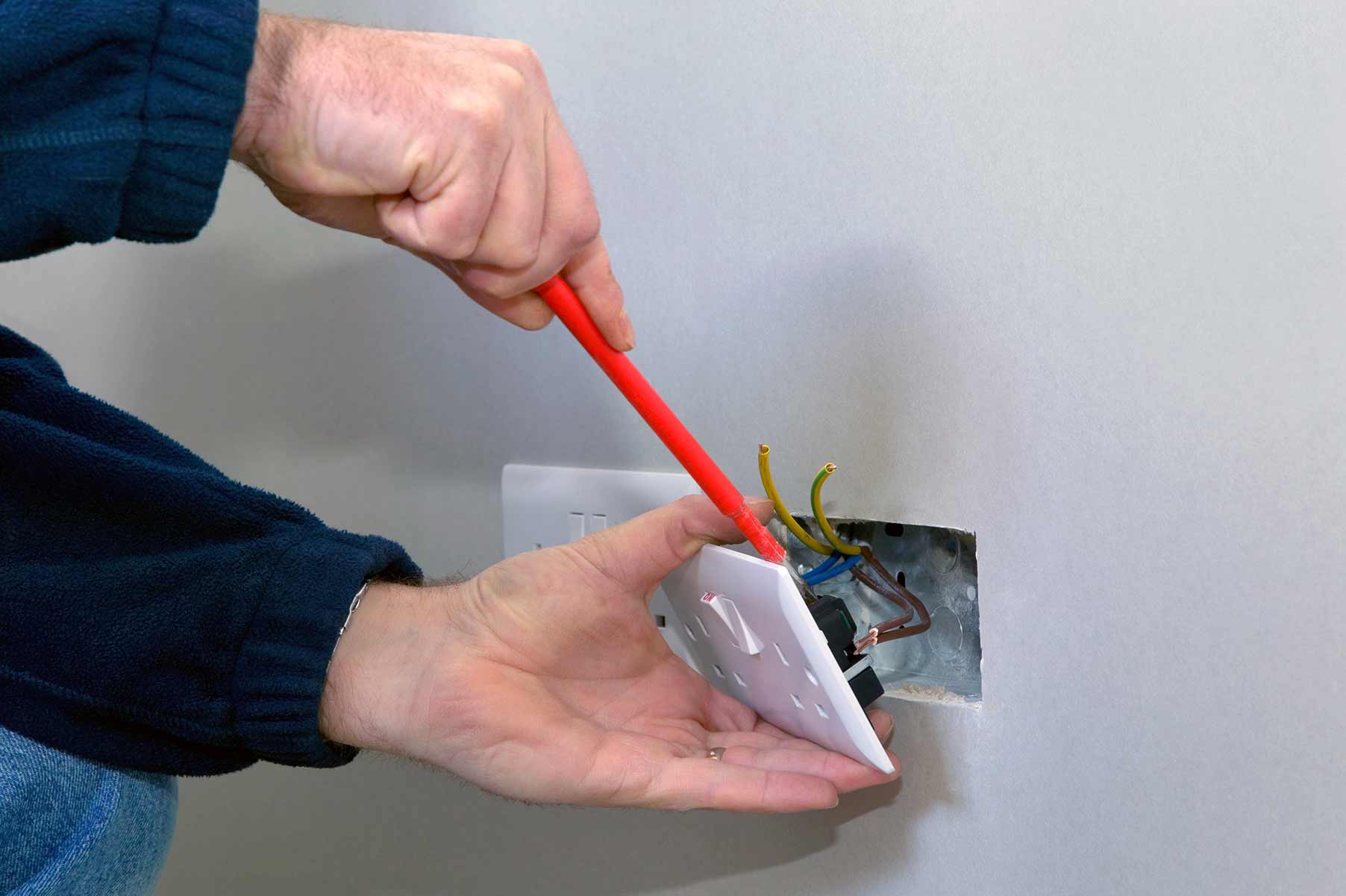 Our electricians can install plug sockets for domestic and commercial proeprties in Angel and the local area. 
